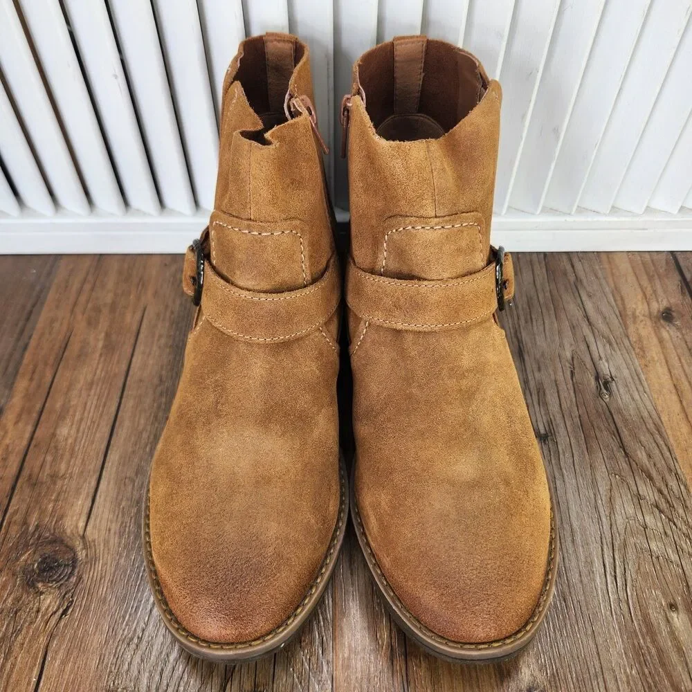Clarks Camzin Loop Tan Suede Ankle Booties Womens Size 7.5 M Brown Country Boots